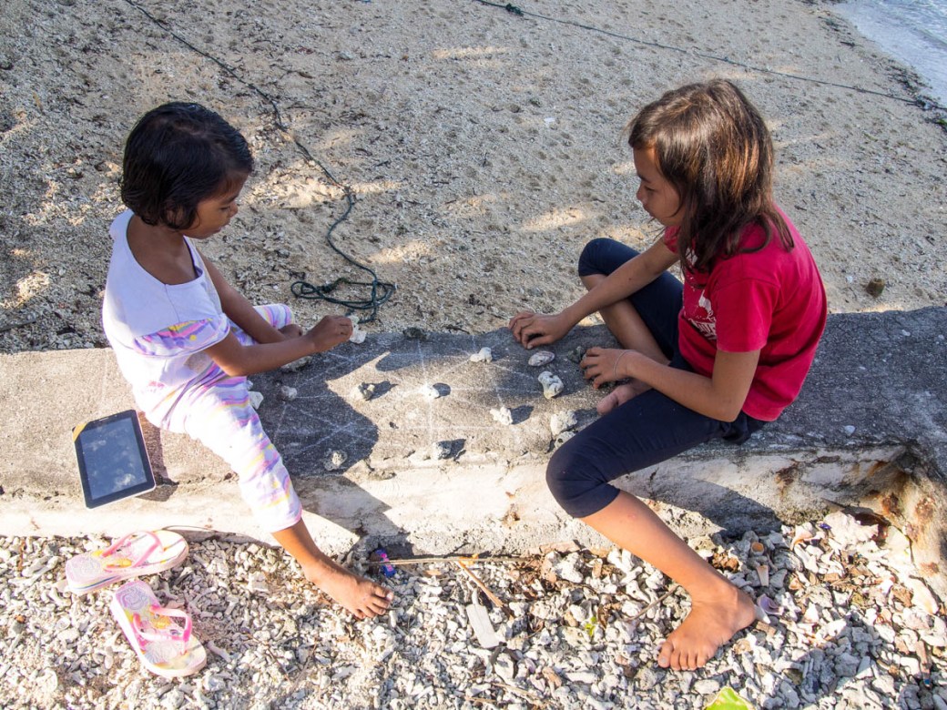 Children playing coral game